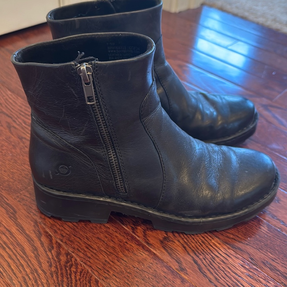 Born genuine leather Chelsea boot 7.5 perfect condition